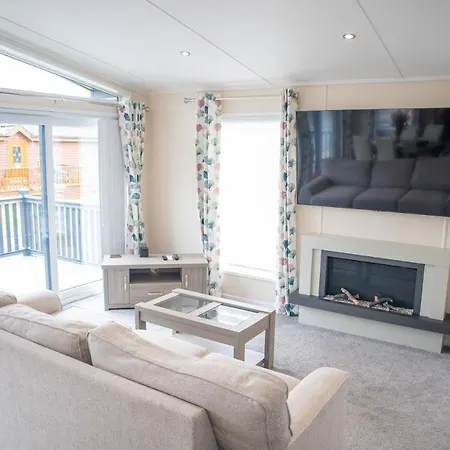 Penny Lodge The Stunning New Luxury Lodge With Hot Tub Situated In Idyllic Surroundings Amotherby