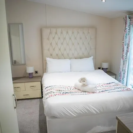 Penny Lodge The Stunning New Luxury Lodge With Hot Tub Situated In Idyllic Surroundings * Amotherby