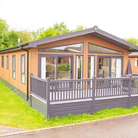 Lodge Penny Lodge The Stunning New Luxury Lodge With Hot Tub Situated In Idyllic Surroundings *